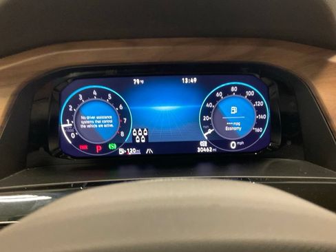 Used 2025 Volkswagen Atlas SE AWD/4WD image 2