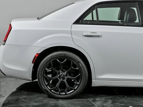 Used 2019 Chrysler 300 S RWD image 11