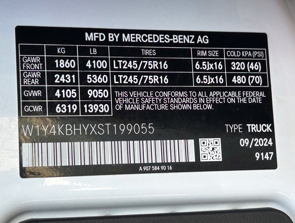 Used 2025 Mercedes-Benz Sprinter 2500 image 32