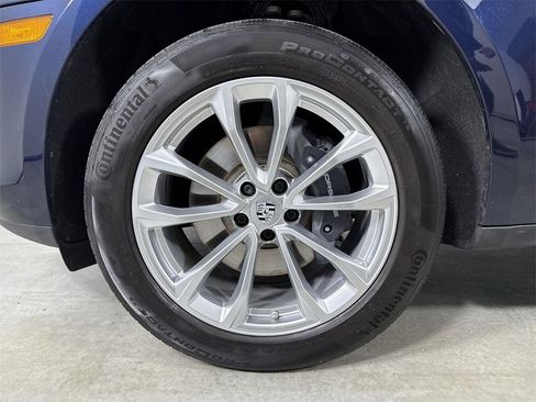 Certified 2022 Porsche Macan image 13