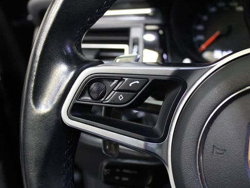 Used 2020 Porsche Macan image 25