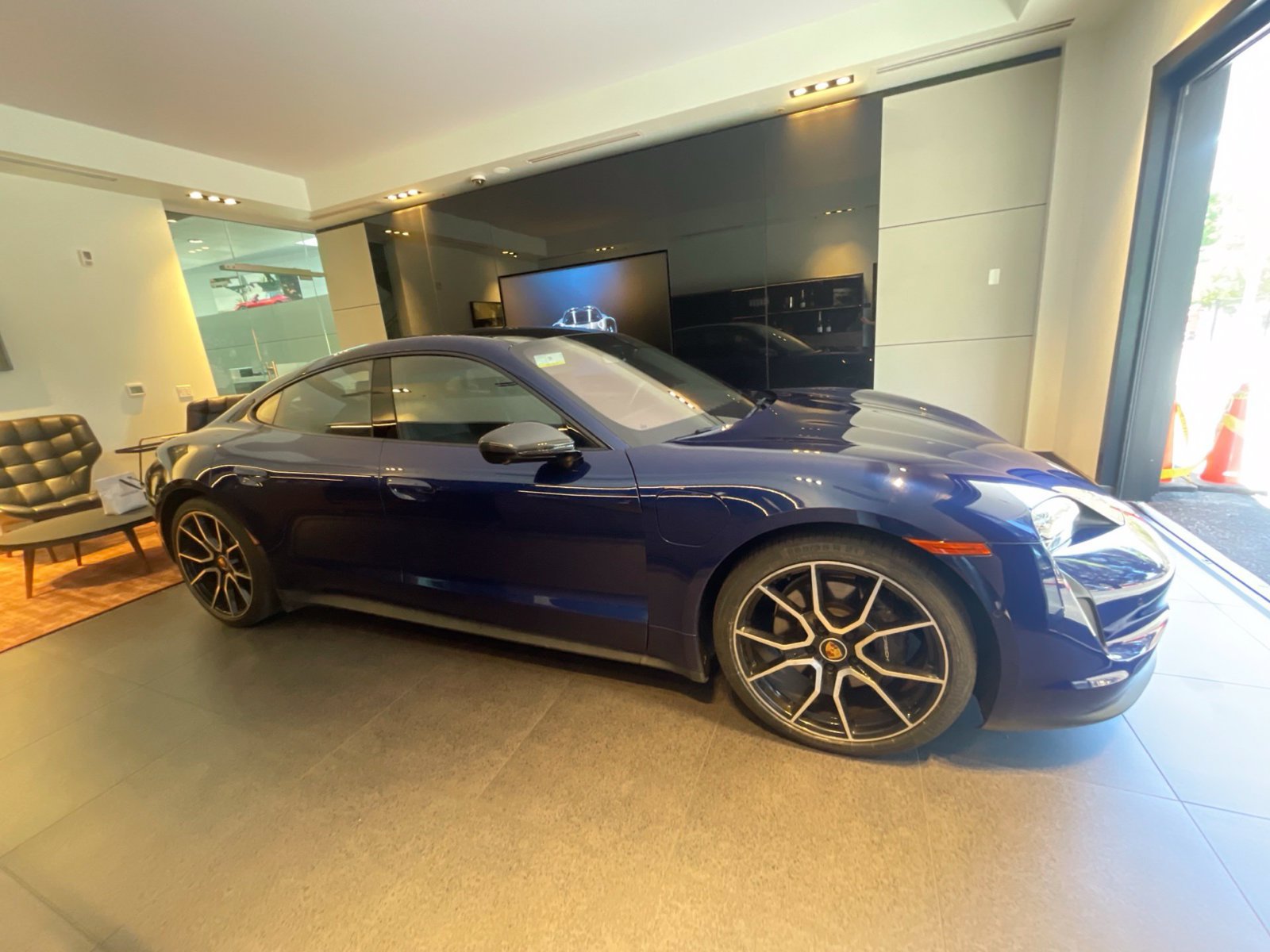 Certified 2024 Porsche Taycan w/ Premium Package RWD image 4