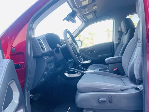 Used 2022 Nissan Frontier SV w/ Technology Package image 19