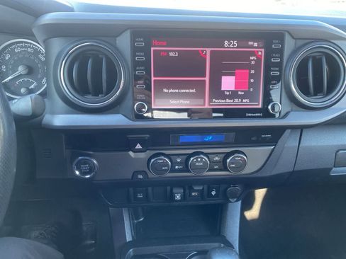 Used 2022 Toyota Tacoma TRD Off-Road image 16