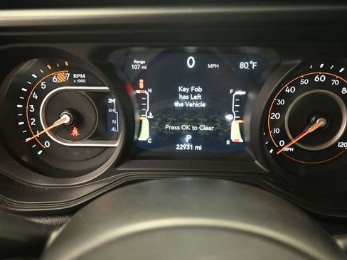 Used 2025 Jeep Wrangler Sahara image 12