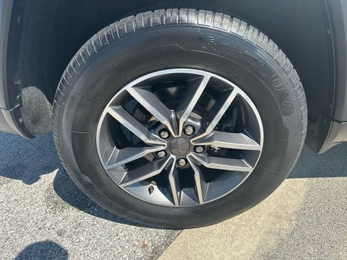 Used 2019 Jeep Grand Cherokee Limited image 34