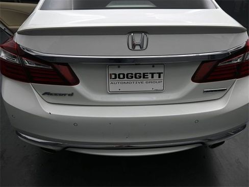 Used 2016 Honda Accord Touring image 29