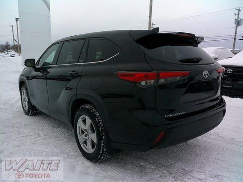 Certified 2022 Toyota Highlander LE image 4