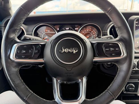 Used 2019 Jeep Wrangler Unlimited Sahara w/ Uconnect 4C Nav & Sound Group AWD/4WD image 23