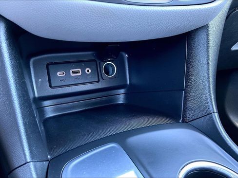 Used 2021 Chevrolet Equinox LT FWD image 23
