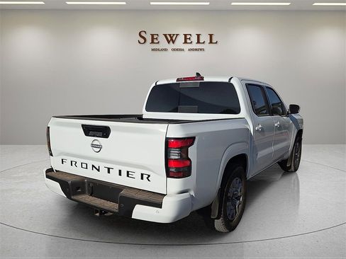 Used 2024 Nissan Frontier SV w/ SV Convenience Package image 4