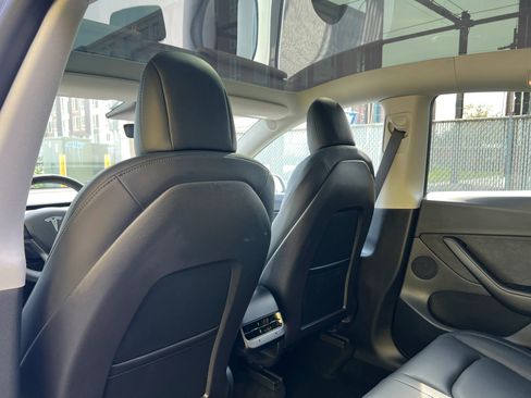 Used 2021 Tesla Model Y Performance image 18