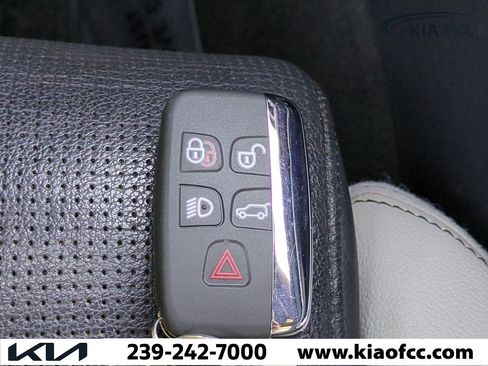 Used 2019 Jaguar F-PACE S image 30