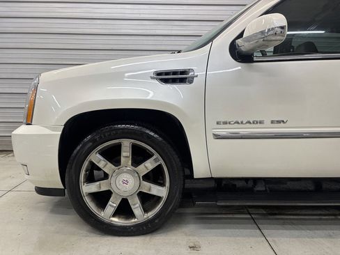 Used 2011 Cadillac Escalade ESV Premium image 4