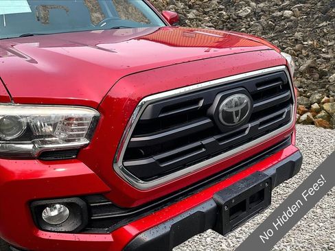 Used 2018 Toyota Tacoma SR5 AWD/4WD image 24