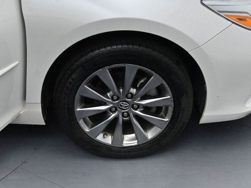 Used 2017 Toyota Camry XLE image 32