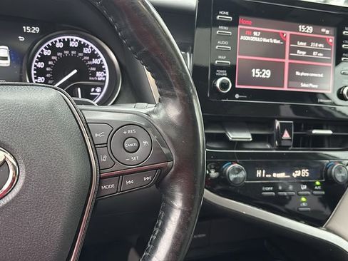 Used 2022 Toyota Camry SE image 18