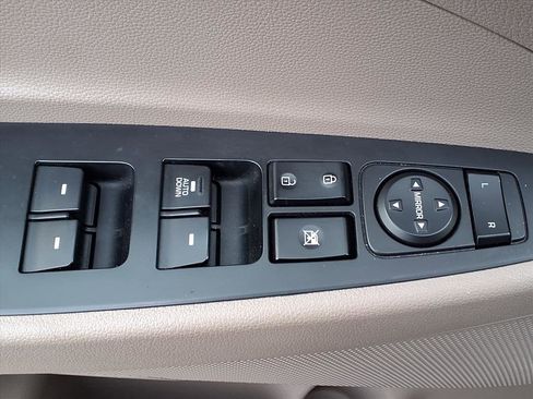 Used 2019 Hyundai Tucson SE image 18