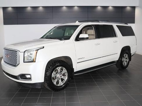 Used 2017 GMC Yukon XL Denali image 1