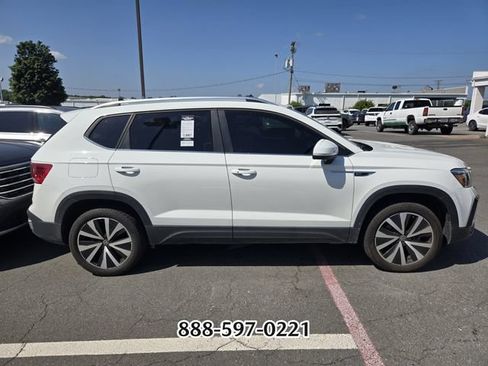 Certified 2024 Volkswagen Taos SE FWD image 7