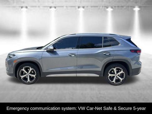 Certified 2025 Volkswagen Tiguan SE FWD image 8