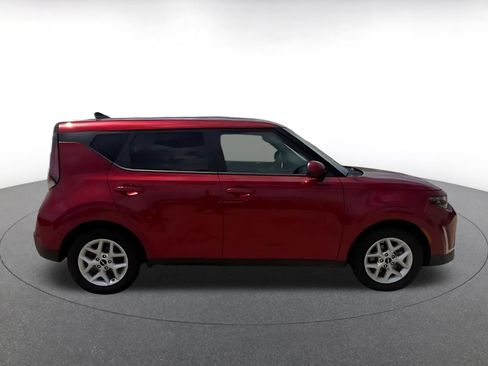 Used 2025 Kia Soul LX w/ LX Technology Package FWD image 16