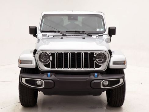 Used 2024 Jeep Wrangler Unlimited Sahara AWD/4WD image 5