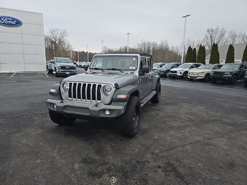 Used 2020 Jeep Gladiator Sport w/ Quick Order Package 24S image 2