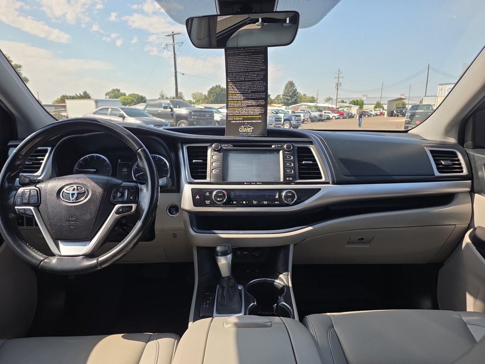 Used 2019 Toyota Highlander XLE AWD/4WD image 17