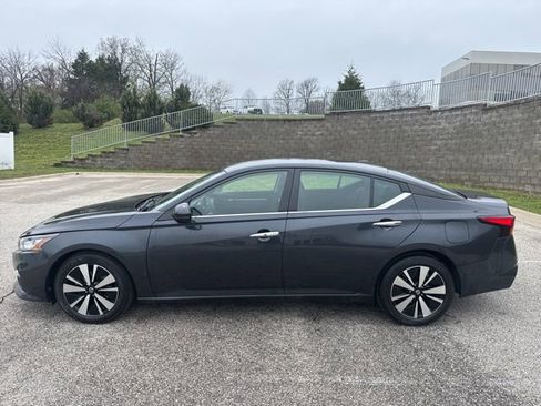 Used 2022 Nissan Altima 2.5 SV image 2