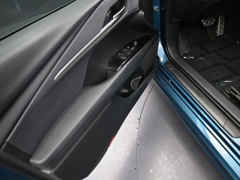 Used 2025 Toyota Camry SE FWD image 10