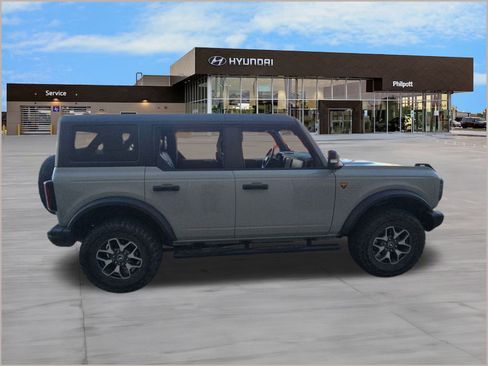 Used 2022 Ford Bronco Badlands image 7