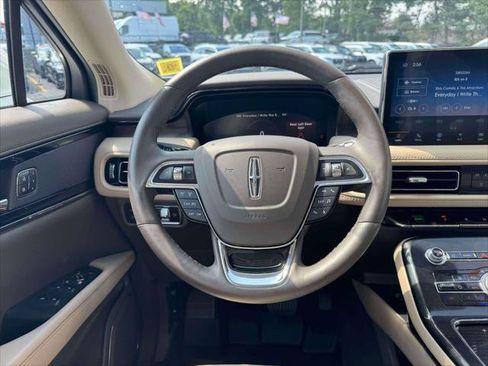 Used 2022 Lincoln Nautilus Reserve AWD/4WD image 23