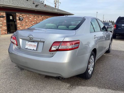 Used 2010 Toyota Camry image 10