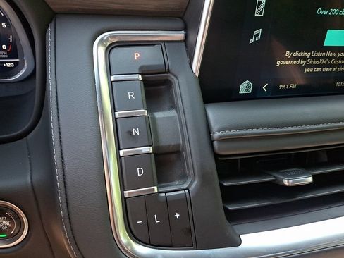 Used 2023 Chevrolet Tahoe Z71 w/ Luxury Package AWD/4WD image 22