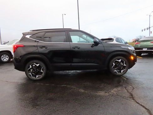 Used 2024 Kia Seltos EX image 8