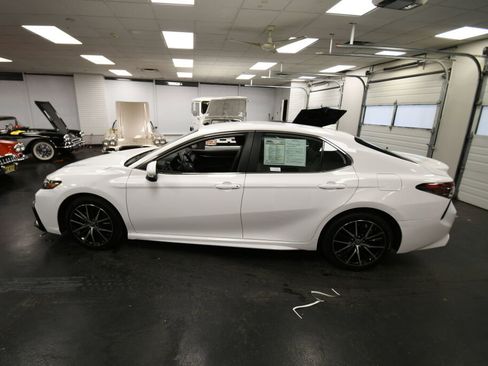 Certified 2024 Toyota Camry SE image 4