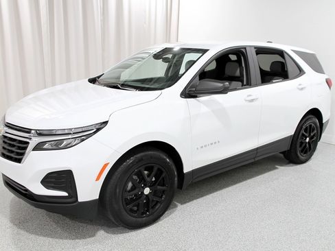 Certified 2022 Chevrolet Equinox LS w/ LS Convenience Package image 3