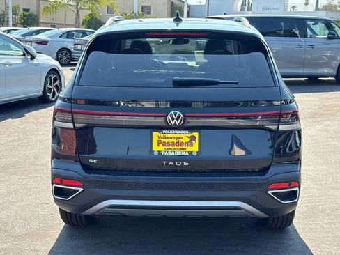 New 2025 Volkswagen Taos SE image 3