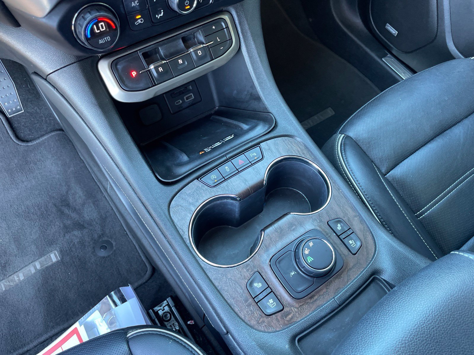 Used 2021 GMC Acadia Denali w/ Denali Technology Package FWD image 29