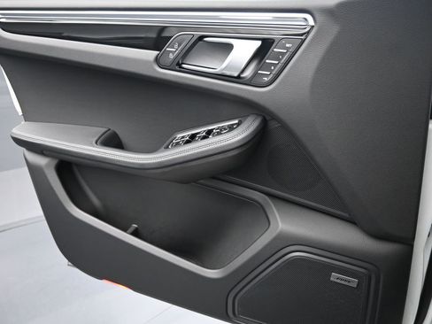 Certified 2025 Porsche Macan Turbo AWD/4WD image 26