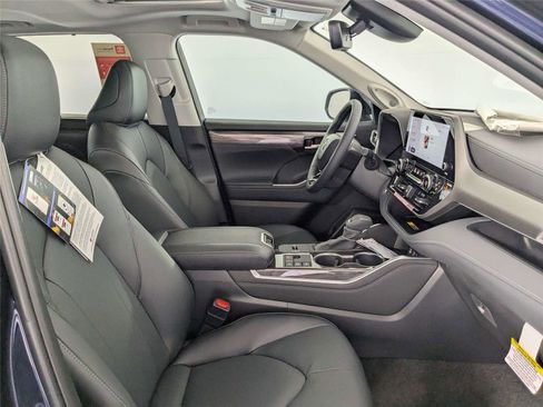New 2026 Toyota Highlander Limited image 23