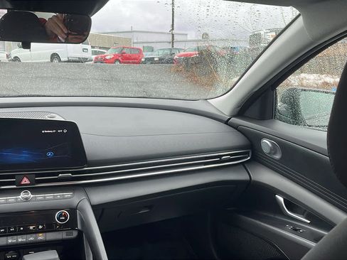 Used 2024 Hyundai Elantra SEL image 22