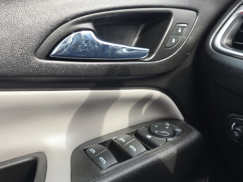 Used 2022 Chevrolet Equinox LT AWD/4WD image 11