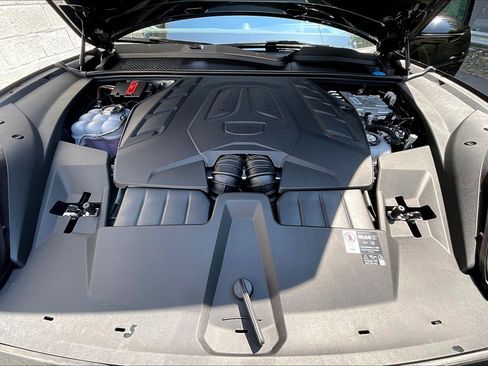 New 2025 Porsche Cayenne Turbo image 11