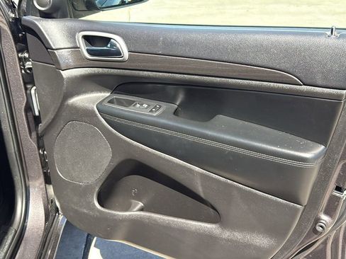 Used 2018 Jeep Grand Cherokee Altitude image 33