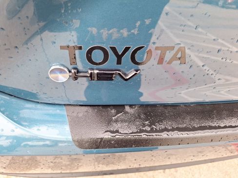 Used 2025 Toyota Camry SE image 13