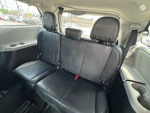 Used 2020 Toyota Sienna SE Premium image 17
