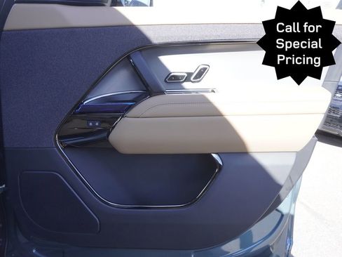 New 2025 Land Rover Range Rover Sport SE image 21