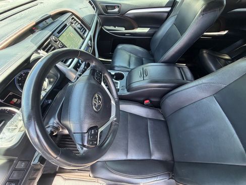 Used 2019 Toyota Highlander XLE FWD image 15